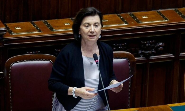 Ιταλία:-Αγωνία-για-τον-σύζυγο-της-υπουργού-Οικογένειας-που-αγνοείται-αφού-βούτηξε-σε-λίμνη
