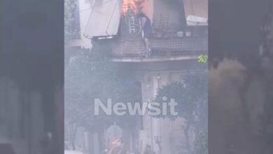 Καλλιθέα:-Συγκινεί-η-75χρονη-που-σώθηκε-από-τις-φλόγες-πηδώντας-πάνω-στον-κόσμο-–-«Χίλια-ευχαριστώ-σε-όλους»