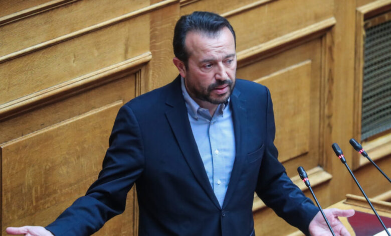 Παππάς-κατά-Φάμελλου-για-την-ΕΛΑΣ-του-Τσίπρα:-«Η-στρατηγική-ψηφίστηκε-εν-κενώ,-ο-ΣΥΡΙΖΑ-δεν-μπαίνει-στο-ψυγείο»