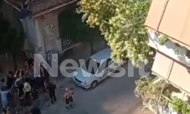 Καλλιθέα:-Νέο-βίντεο-με-τη-στιγμή-που-η-75χρονη-πηδάει-από-το-μπαλκόνι-για-να-ξεφύγει-από-τις-φλόγες-–-Κραυγές-αγωνίας-και-χειροκροτήματα