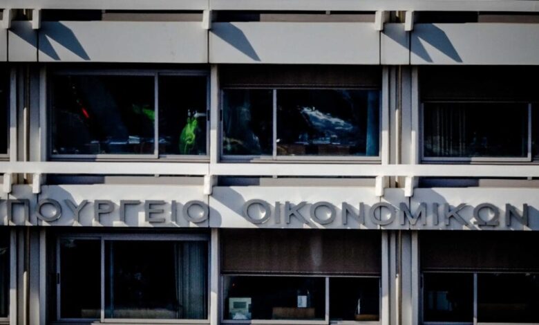 ΥΠΟΙΚ:-Οι-20-απαντήσεις-στους-μύθους-της-ΕΛΑΣ-για-ανάπτυξη,-φόρους,-χρέος-και-μισθούς