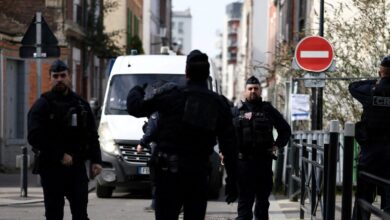 Γαλλία:-Δίδυμες-αδερφές-ηλικίας-15-μηνών-βρέθηκαν-νεκρές-από-αφυδάτωση-στο-κρεβάτι-τους-–-Συνελήφθησαν-οι-γονείς