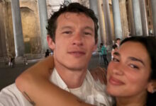 dua-lipa-–-callum-turner:-Αγκαλιασμένοι-και-ερωτευμένοι-στις-νέες-φωτογραφίες-από-τον-μήνα-του-μέλιτος-στην-Ιταλία