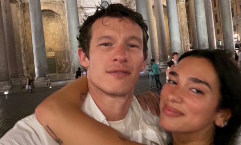 dua-lipa-–-callum-turner:-Αγκαλιασμένοι-και-ερωτευμένοι-στις-νέες-φωτογραφίες-από-τον-μήνα-του-μέλιτος-στην-Ιταλία