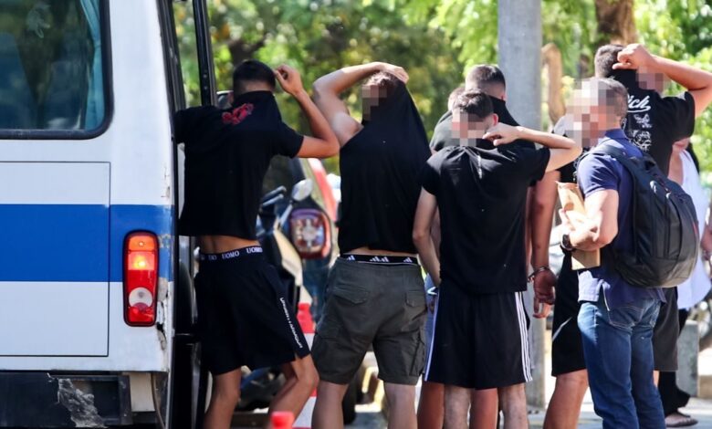 Καλλιθέα:-Προφυλακιστέος-ο-17χρονος-δράστης-και-άλλοι-δύο-συλληφθέντες-για-το-μαχαίρωμα-του-15χρονου