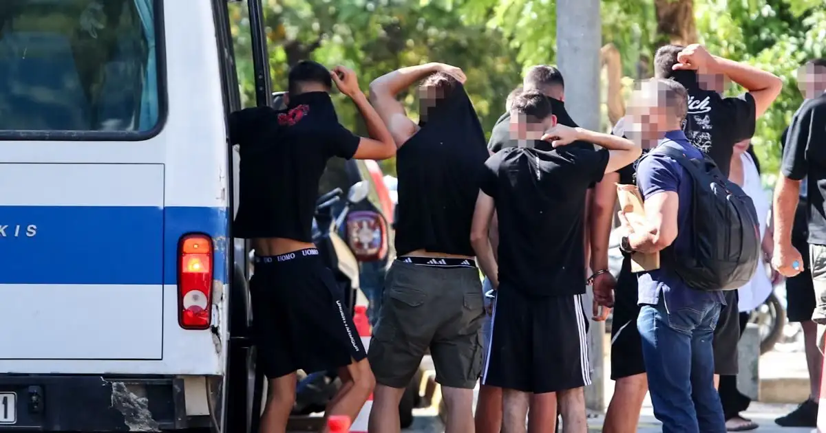 Καλλιθέα:-Προφυλακιστέος-ο-17χρονος-δράστης-και-άλλοι-δύο-συλληφθέντες-για-το-μαχαίρωμα-του-15χρονου