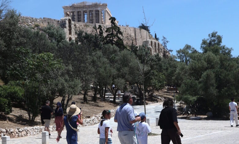 Καιρός:-«Αποδυναμωμένος»-φτάνει-ο-καύσωνας-της-Ευρώπης-στην-Ελλάδα-μαζί-με-μπόρες-–-Πού-θα-ανέβει-το-θερμόμετρο-και-σε-ποιες-περιοχές-θα-βρέχει