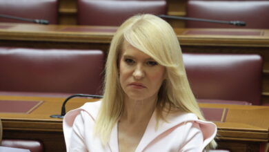 Άγρια-κόντρα-Θεοδώρας-Τζάκρη-και-Στέφανου-Κασσελάκη:-«Παρίστανε-τον-Μεσσία-και-φτάσαμε-στα-σημερινά-ξεφτιλίκια»
