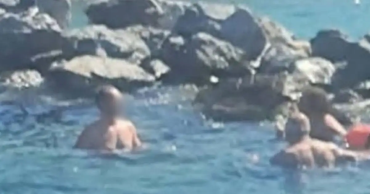 Βόλος:-Επιχείρηση-διάσωσης-31χρονου-που-βρισκόταν-σε-παράκρουση-στην-παραλία-του-Αναύρου