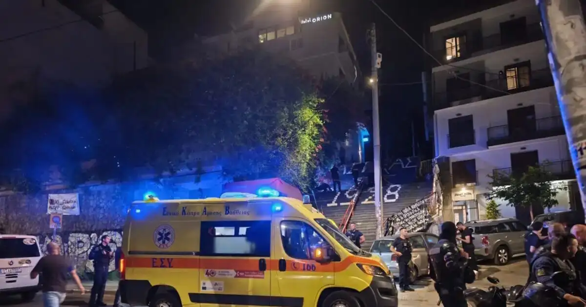 Εξάρχεια:-Βίντεο-με-τον-Τούρκο-που-συνελήφθη-για-τη-δολοφονία-του-25χρονου,-να-πηγαίνει-προς-τον-τόπο-του-εγκλήματος