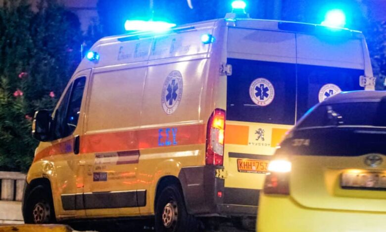 Αγιο-είχε-οδηγός-ΙΧ-στα-Τρίκαλα-–-Το-αυτοκίνητο-προσέκρουσε-σε-κολόνα-και-ανατράπηκε