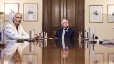 Η-Ρένα-Καραλαριώτου-στον-Κωνσταντίνο-Τασούλα