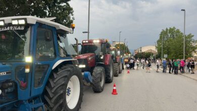 Αγρότες-με-τρακτέρ-στο-κέντρο-των-Τρικάλων