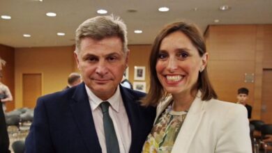Νικόλας-Φαραντούρης:-Η-απάντηση-στα-δημοσιεύματα-για-την-απόσπαση-της-συζύγου-του-στην-ελληνική-αντιπροσωπεία-της-ΕΕ-–-«Έγινε-νόμιμα»