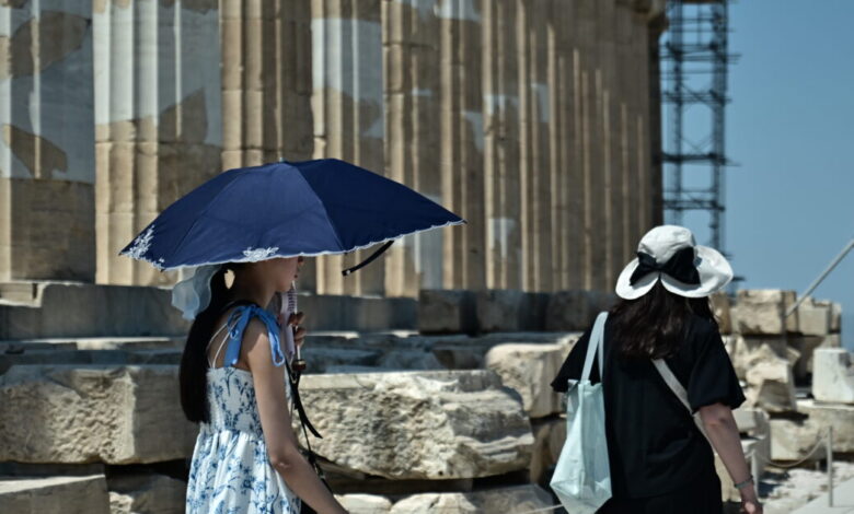 Υπέρταση-και-υψηλές-θερμοκρασίες:-Πότε-ο-καύσωνας-γίνεται-επικίνδυνος-και-ποια-συμπτώματα-πρέπει-να-προσέχετε