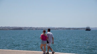 Καιρός-σήμερα:-Στους-35-βαθμούς-η-θερμοκρασία-–-7-μποφόρ-στο-Αιγαίο,-καταιγίδες-στα-ορεινά