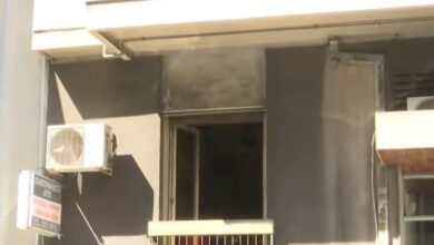 Τραγωδία-στην-Καλλιθέα:-Νεκρός-ο-70χρονος-που-ανασύρθηκε-χωρίς-τις-αισθήσεις-του-από-το-σπίτι-που-έπιασε-φωτιά