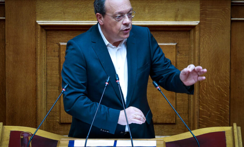 Φάμελλος-για-υποκλοπές:-«Η-κυβέρνηση-επιχειρεί-νέο-κοινοβουλευτικό-πραξικόπημα»