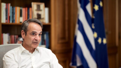 Κυριάκος-Μητσοτάκης:-Έφτασε-στη-Θεσσαλονίκη-το-πρώτο-από-τα-25-νέα-υβριδικά-τρένα