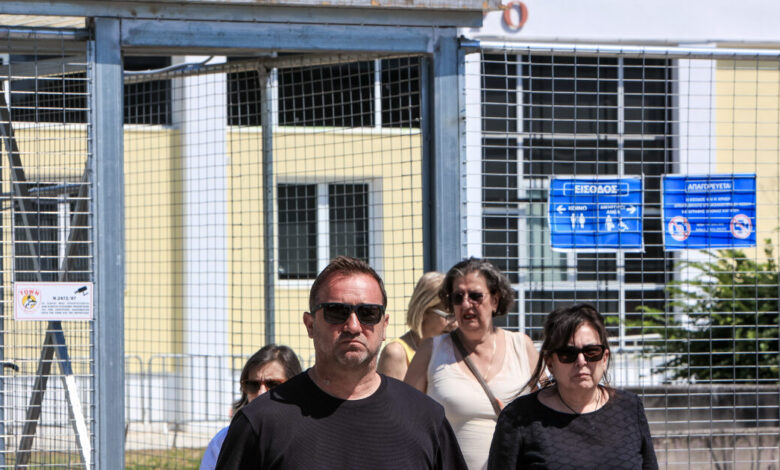 Δίκη-για-τα-Τέμπη:-Το-δικαστήριο-επιφυλάσσεται-για-το-αίτημα-να-γίνουν-βαρύτερες-οι-κατηγορίες-–-Συνεχίζεται-αύριο-Τετάρτη-η-δίκη