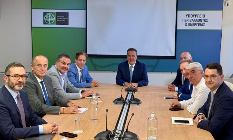 Νέο-μοντέλο-για-το-νερό:-Συνένωση-70-παρόχων-με-ΕΥΔΑΠ-και-ΕΥΑΘ-–-Ενημέρωση-Παπασταύρου-σε-βουλευτές-της-ΝΔ-για-τη-μεταρρύθμιση