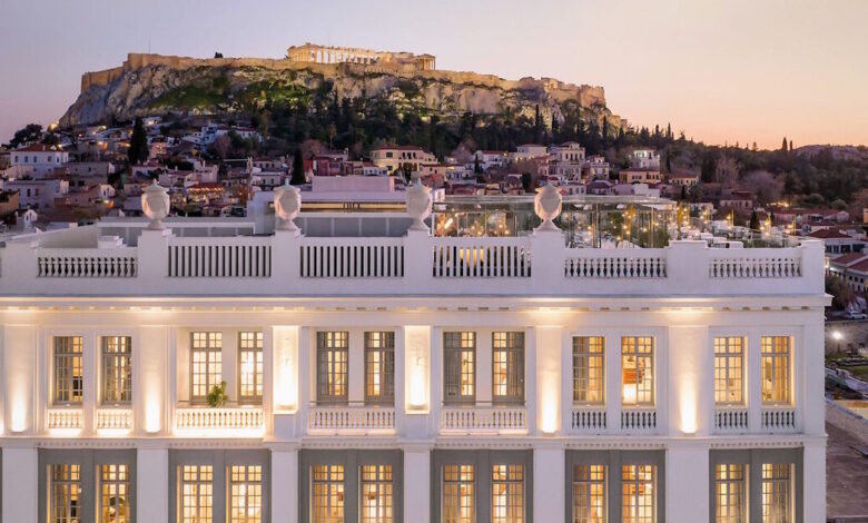 Διεθνής-θρίαμβος-για-το-the-dolli:-no-1-city-hotel-στην-Αθήνα,-no.-5-στην-Ευρώπη-και-στα-100-καλύτερα-ξενοδοχεία-του-κόσμου-στα-travel-+-leisure-world’s-best-awards-2026