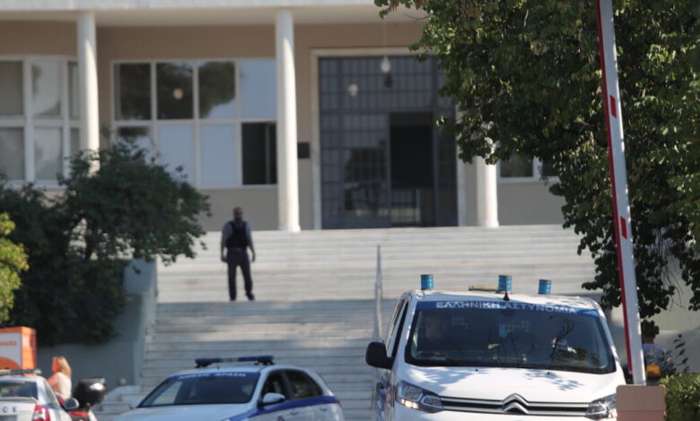Φωτιά-στο-Σισμανόγλειο:-«Η-μητέρα-μου-υπέστη-ανακοπή»-την-ώρα-της-εκκένωσης-λέει-ο-γιος-της-83χρονης
