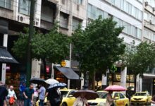 Καιρός:-Ισχυρή-καλοκαιρινή-μπόρα-ξέσπασε-στην-Αττική-–-Βροχή-και-αστραπές-σε-πολλές-περιοχές