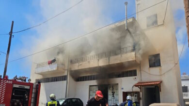 Φωτιά-στα-Χανιά:-Κάηκε-σπίτι,-οι-φλόγες-επεκτάθηκαν-σε-αποθήκη-χαρτικών