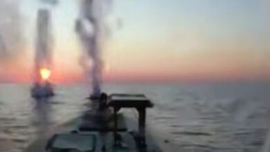 Βίντεο:-Καρέ-καρέ-η-επίθεση-ουκρανικού-drone-σε-ρωσικό-τάνκερ-στην-Κριμαία-–-Πώς-κατάφερε-να-ξεφύγει-από-τα-ρωσικά-πυρά-και-να-φτάσει-στον-στόχο