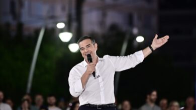 Αλέξης-Τσίπρας-από-την-εκδήλωση-της-ΕΛΑΣ-στο-Περιστέρι:-«Κάθε-φορά-που-ο-Γεωργιάδης-μας-βρίζει,-ανεβαίνουμε-και-μία-μονάδα-στις-δημοσκοπήσεις»