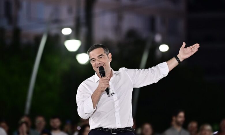 Αλέξης-Τσίπρας-από-την-εκδήλωση-της-ΕΛΑΣ-στο-Περιστέρι:-«Κάθε-φορά-που-ο-Γεωργιάδης-μας-βρίζει,-ανεβαίνουμε-και-μία-μονάδα-στις-δημοσκοπήσεις»