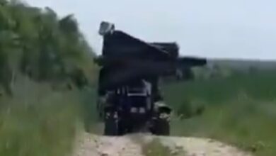 Ουκρανία:-Αγρότης-μετέφερε-ρωσικό-drone-με-τρακτέρ