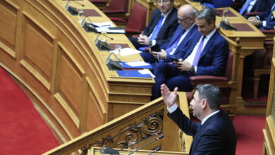 live:-Η-αναμέτρηση-Μητσοτάκη-–-Ανδρουλάκη-στη-Βουλή-για-την-ακρίβεια