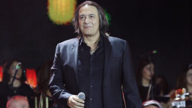 Ο-Γιάννης-Κότσιρας-διέκοψε-συναυλία-για-να-πει-στο-κοινό-το-λάθος-που-κάνει-στους-στίχους-του-«Πώς-μπορώ»