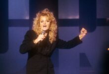 «total-eclipse-of-the-heart»:-Το-επικό-τραγούδι-που-ξεπέρασε-την-εποχή-του-και-έκανε-την-Μπόνι-Τάιλερ-αθάνατη
