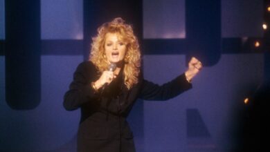 «total-eclipse-of-the-heart»:-Το-επικό-τραγούδι-που-ξεπέρασε-την-εποχή-του-και-έκανε-την-Μπόνι-Τάιλερ-αθάνατη