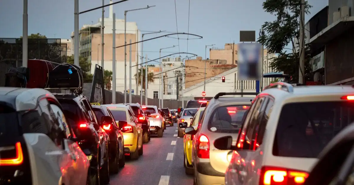 Πειραιάς:-Τροχαίο-με-δύο-τραυματίες-από-σύγκρουση-λεωφορείου-με-δύο-αυτοκίνητα