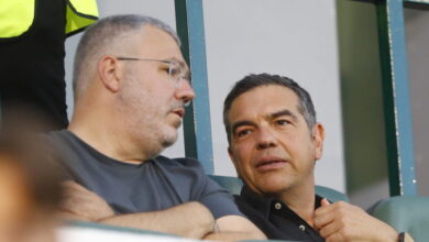 Ο-Αλέξης-Τσίπρας-δεν-χάνει-αγώνα-του-Παναθηναϊκού:-Στη-Λεωφόρο-για-το-φιλικό-με-την-Γκρασχόπερς
