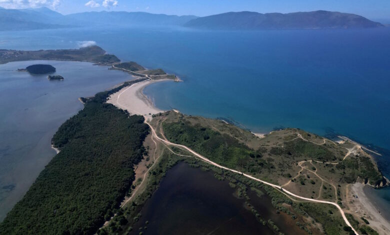 Αλβανία:-Νέο-σκάνδαλο-με-το-θέρετρο-του-Κούσνερ-–-Καταζητούμενος-για-ξέπλυμα-χρήματος-ο-φερόμενος-ως-ιδιοκτήτης