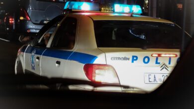Πάτρα:-Άγνωστοι-άφησαν-18-σφαίρες-στην-είσοδο-καταστήματος