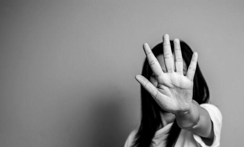 Απίστευτο-περιστατικό-ενδοοικογενειακής-βίας-στο-Ηράκλειο:-Χώρισε,-έμαθε-kick-boxing-και-ταξίδεψε-από-τη-Γερμανία-στην-Κρήτη-για-να-ξυλοκοπήσει-την-πρώην-του