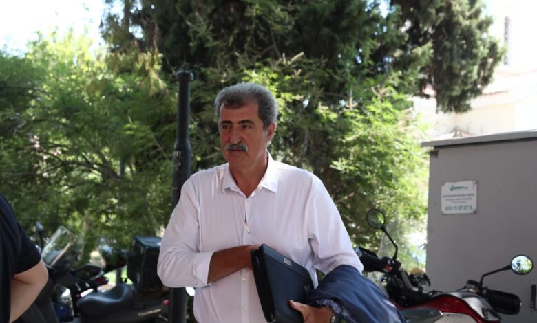 ΣΥΡΙΖΑ:-Ξεκίνησε-η-Πολιτική-Γραμματεία-με-«μπαράζ»-παραιτήσεων-–-Δημοψήφισμα-προτείνει-η-Νεολαία