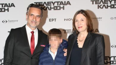 Νίκος-Ψαρράς-και-η-Έλενα-Καρακούλη-αγκαλιά-στην-Τήνο-–-Φωτογραφίες-από-τις-διακοπές-τους