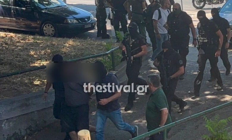 Θεσσαλονίκη:-Στον-ανακριτή-οι-3-συλληφθέντες-για-την-εμπρηστική-επίθεση-στο-σπίτι-της-Αφροδίτης-Νέστορα