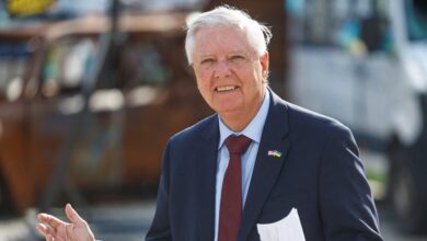 Λίντσι-Γκράχαμ:-Το-ταξίδι-στο-Κίεβο-και-οι-θεωρίες-συνωμοσίας-για-«εξελιγμένη-δολοφονία»-από-τη-Ρωσία