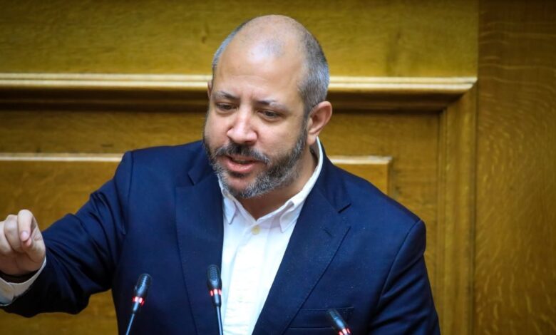 ΣΥΡΙΖΑ:-Παραιτούνται-ο-Αλέξανδρος-Μεϊκόπουλος,-ο-Χάρης-Μαμουλάκης-και-η-Μαρίνα-Κοντοτόλη