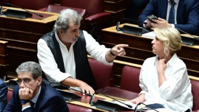 Ο-Πολάκης-ζητά-να-«αποσυρθεί-οικειοθελώς»-η-Δούρου-από-την-κούρσα-για-την-ηγεσία-του-ΣΥΡΙΖΑ