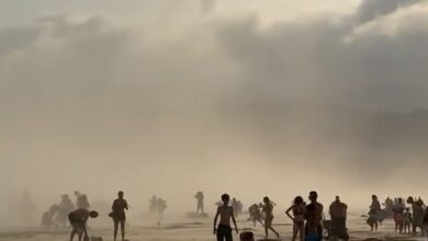 Γαλλία:-Γιγαντιαίο-«σύννεφο-τσουνάμι»-σαρώνει-παραλία-–-Έτρεχε-πανικόβλητος-ο-κόσμος