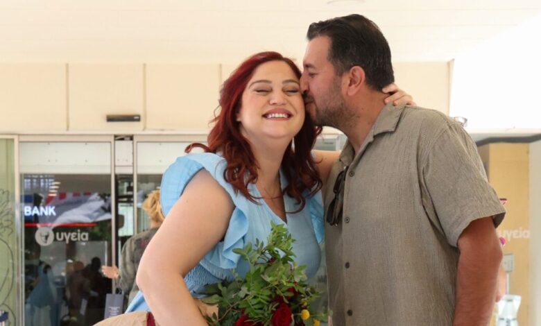 Μπάγια-Αντωνοπούλου:-Εξιτήριο-από-το-μαιευτήριο-με-τον-νεογέννητο-γιο-της
